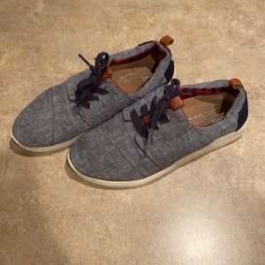 Women’s Toms shoes size 7